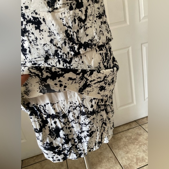 Banana Republic Blk & white Tiered Print Dress - Picture 5 of 6